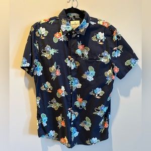 American eagle men’s floral short sleeve button down shirt